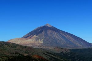 La poalele vulcanului Teide