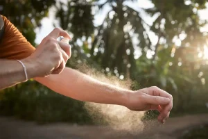 Protectie eficienta cu spray impotriva insectelor si tantarilor pentru vara